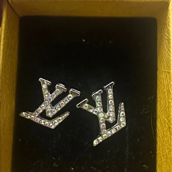 Elegant Silver Crystal Earrings - Picture 2 of 3